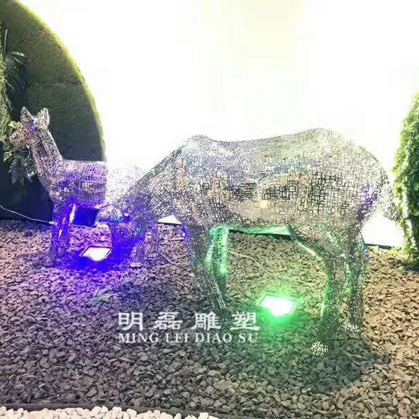 不锈钢《镂空雕塑》