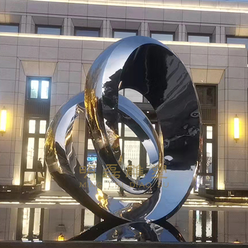 义乌市云起峰境地产雕塑《环环相扣》