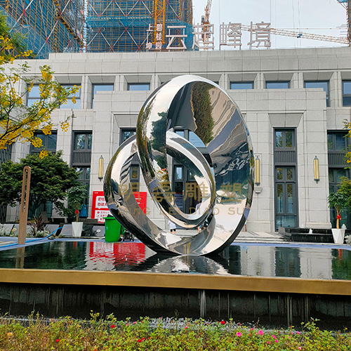 义乌市云起峰境地产雕塑《环环相扣》