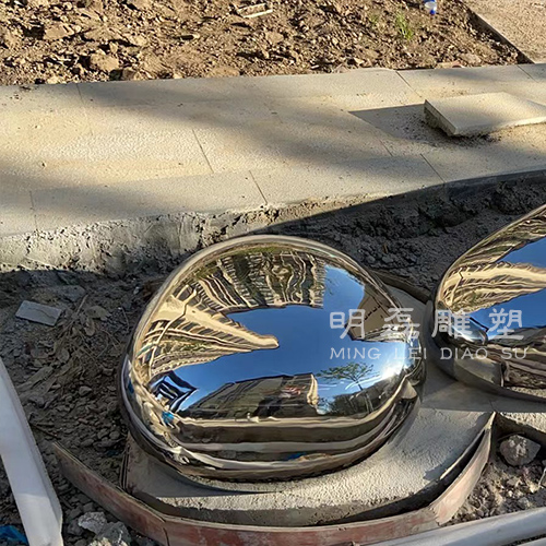 地产雕塑《亮光卵石》