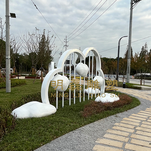 云东二期项目《云朵雕塑》