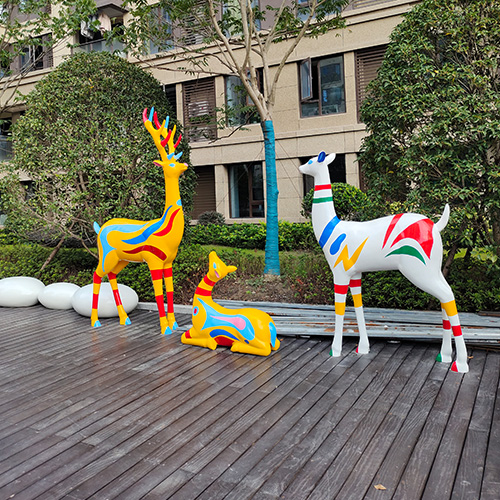 玻璃钢雕塑《三口之家》